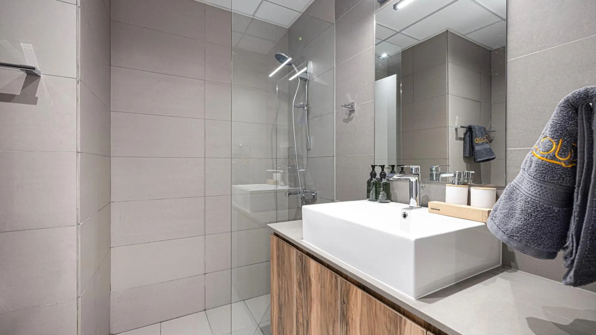 Apartment 1Br Skyline Gem By Blue Cloud Holidays Sharjah